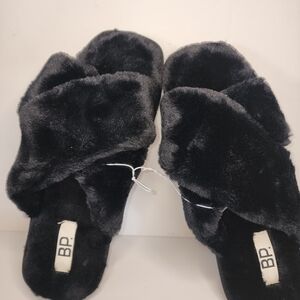BP Mae Cross Strap Fuzzy Faux Fur Slippers Black Size L 9/10 & XL 11/12 Cozy